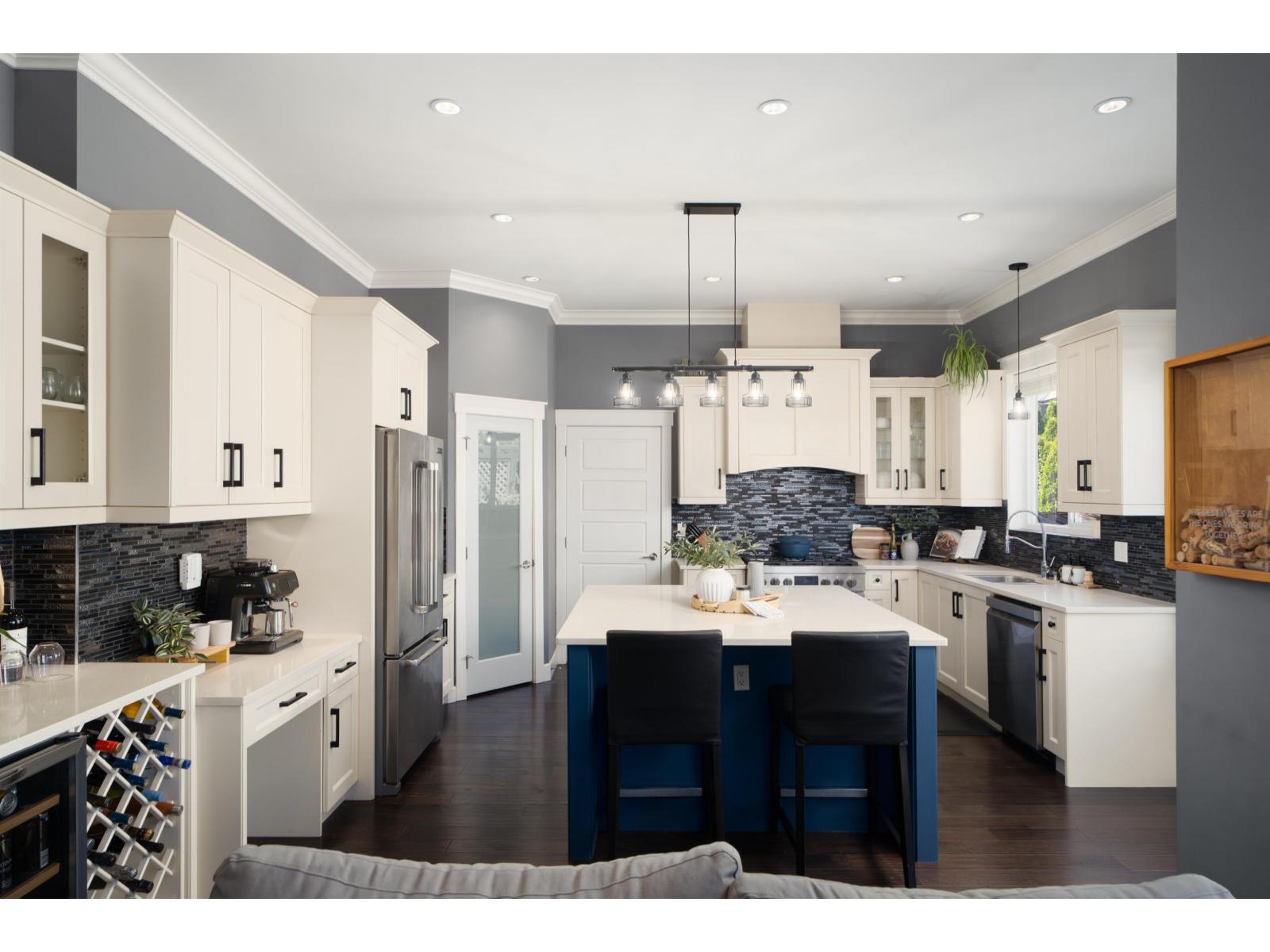 Photo 7 of 17343 1 Avenue, Surrey BC