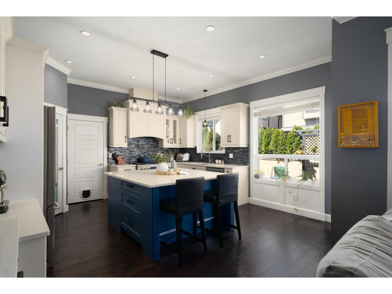 Photo 9 of 17343 1 Avenue, Surrey BC