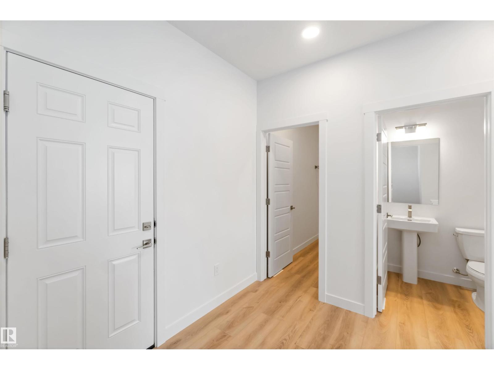 Photo 18 of 8731 182 Av Nw, Edmonton AB