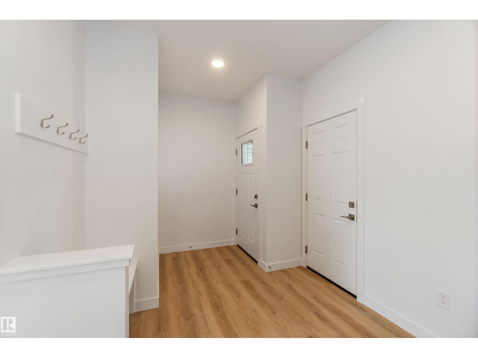 Photo 10 of 8731 182 Av Nw, Edmonton AB