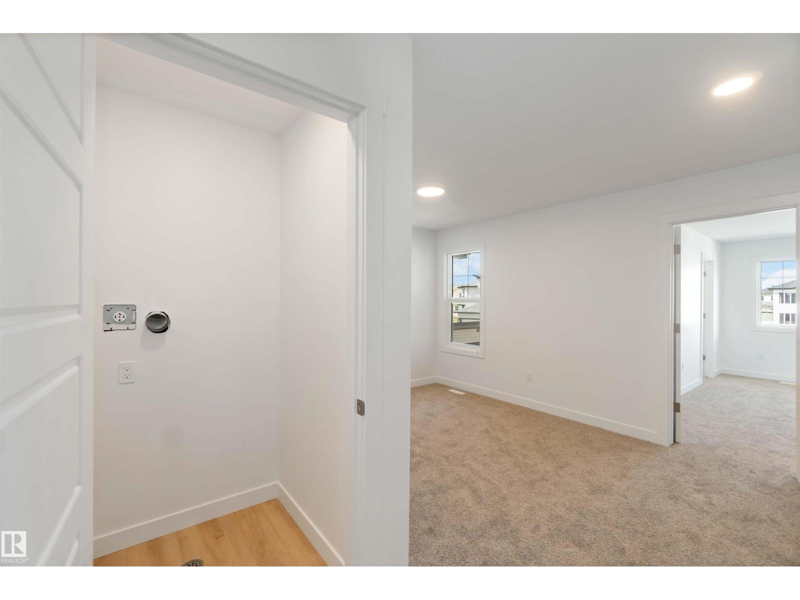 Photo 11 of 8731 182 Av Nw, Edmonton AB