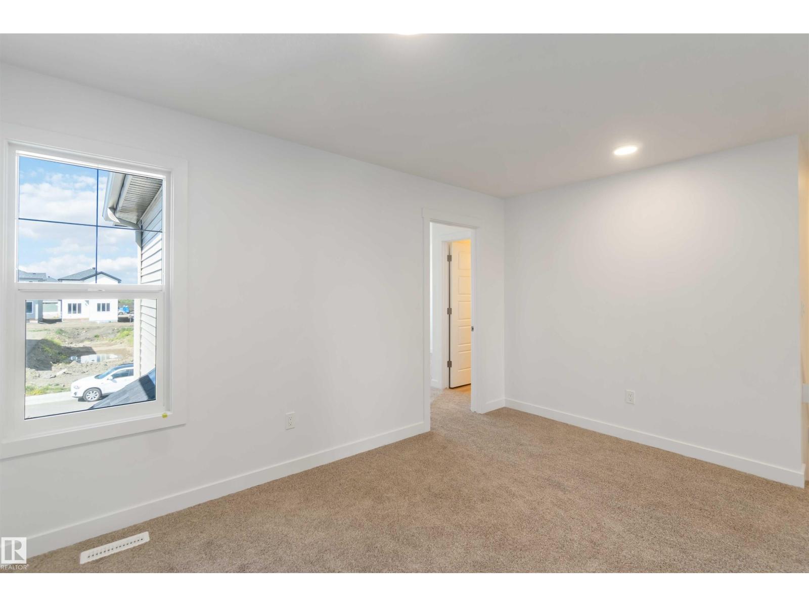 Photo 17 of 8731 182 Av Nw, Edmonton AB