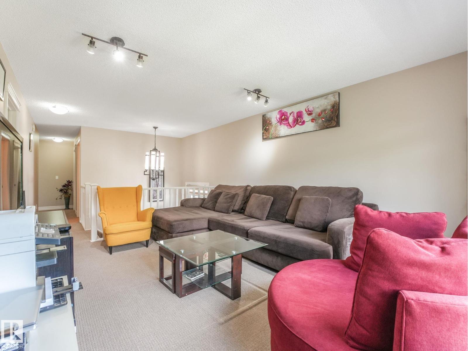 Photo 3 of 3683 8 St Nw, Edmonton AB