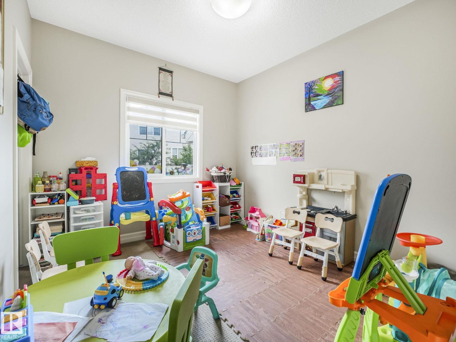 Photo 2 of 3683 8 St Nw, Edmonton AB