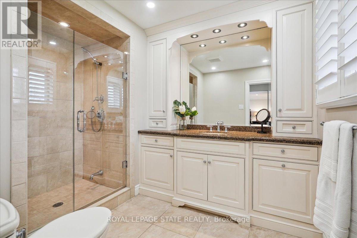 Photo 12 of 10 Azalea Court, Hamilton ON