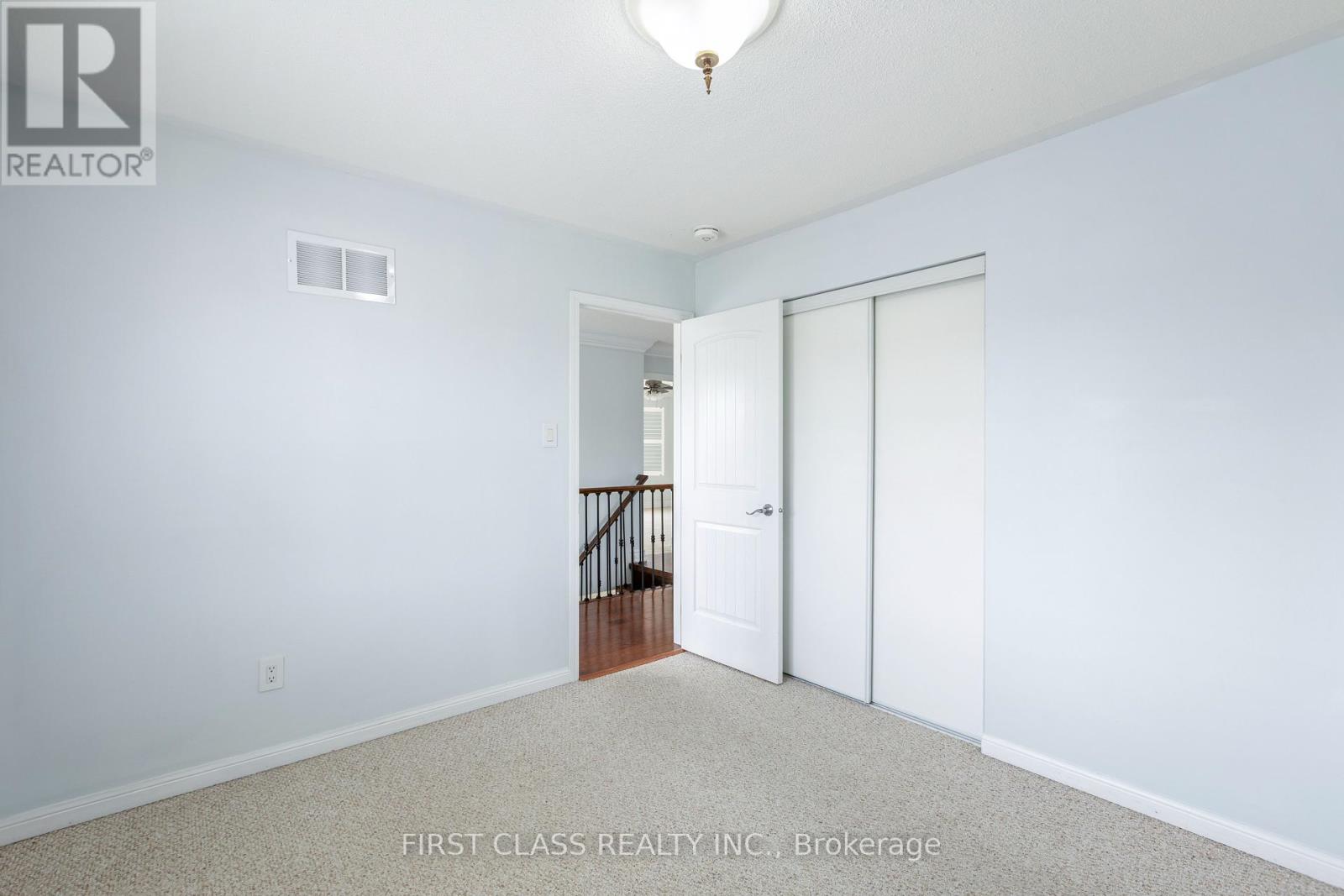 Photo 8 of 802 Yates Drive, Milton ON