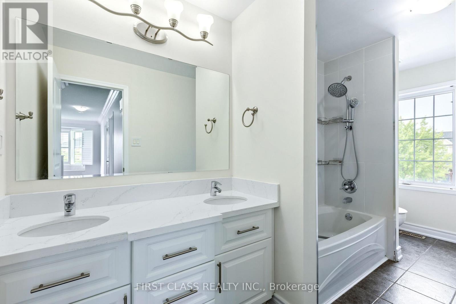Photo 26 of 802 Yates Drive, Milton ON