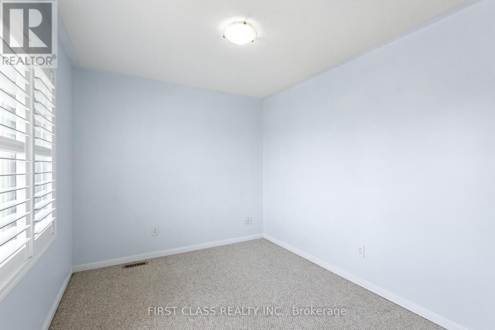 Photo 3 of 802 Yates Drive, Milton ON