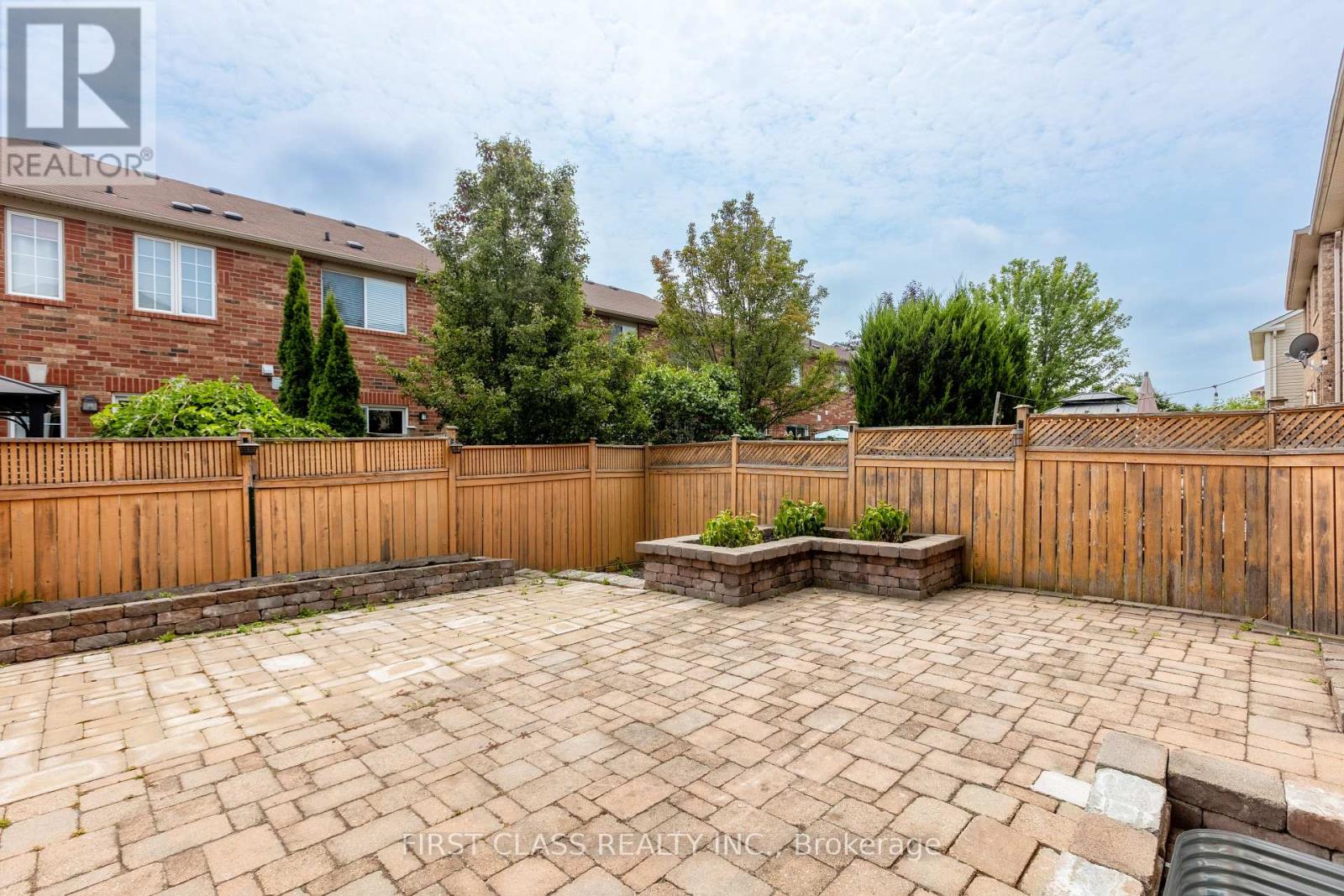 Photo 25 of 802 Yates Drive, Milton ON