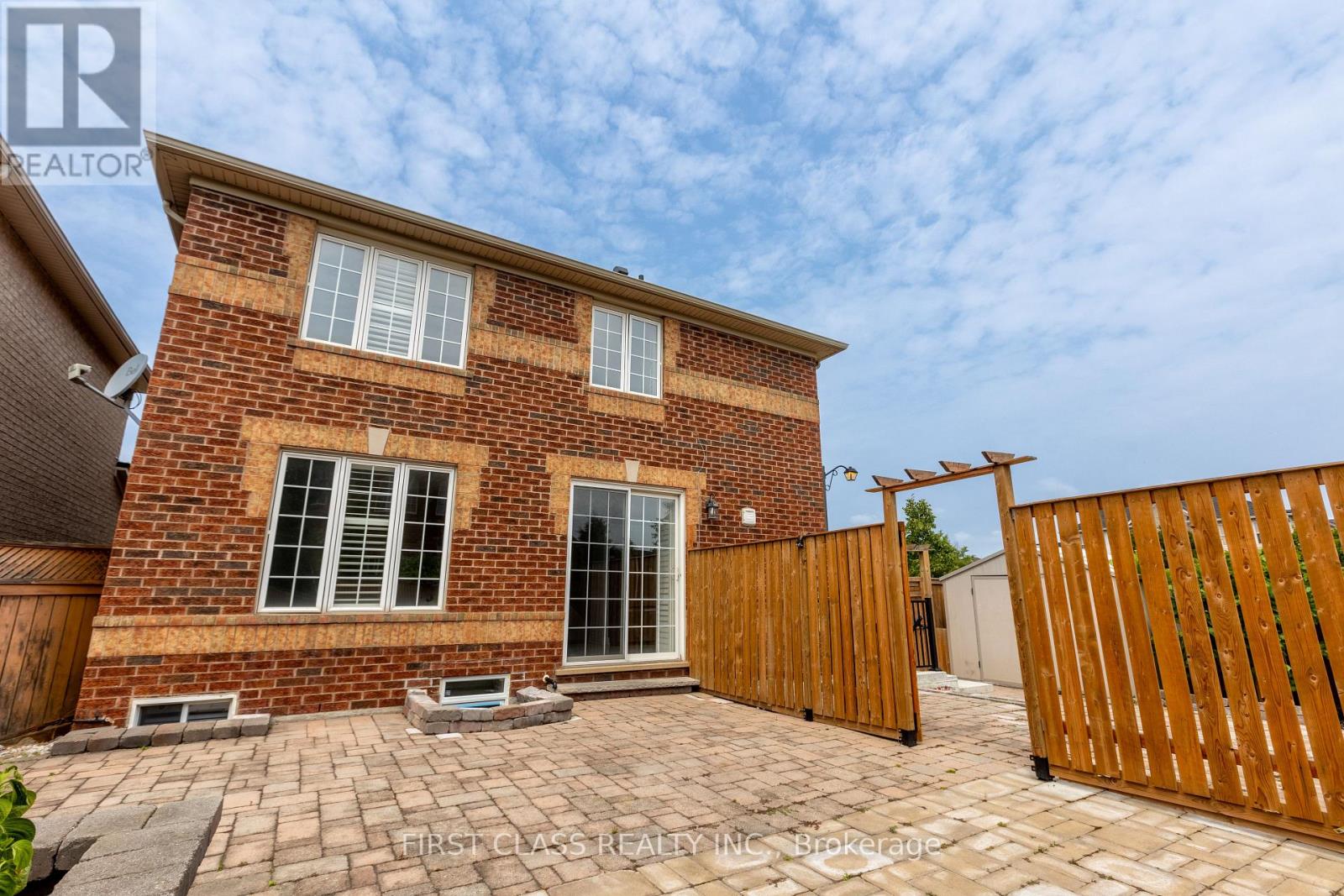 Photo 9 of 802 Yates Drive, Milton ON