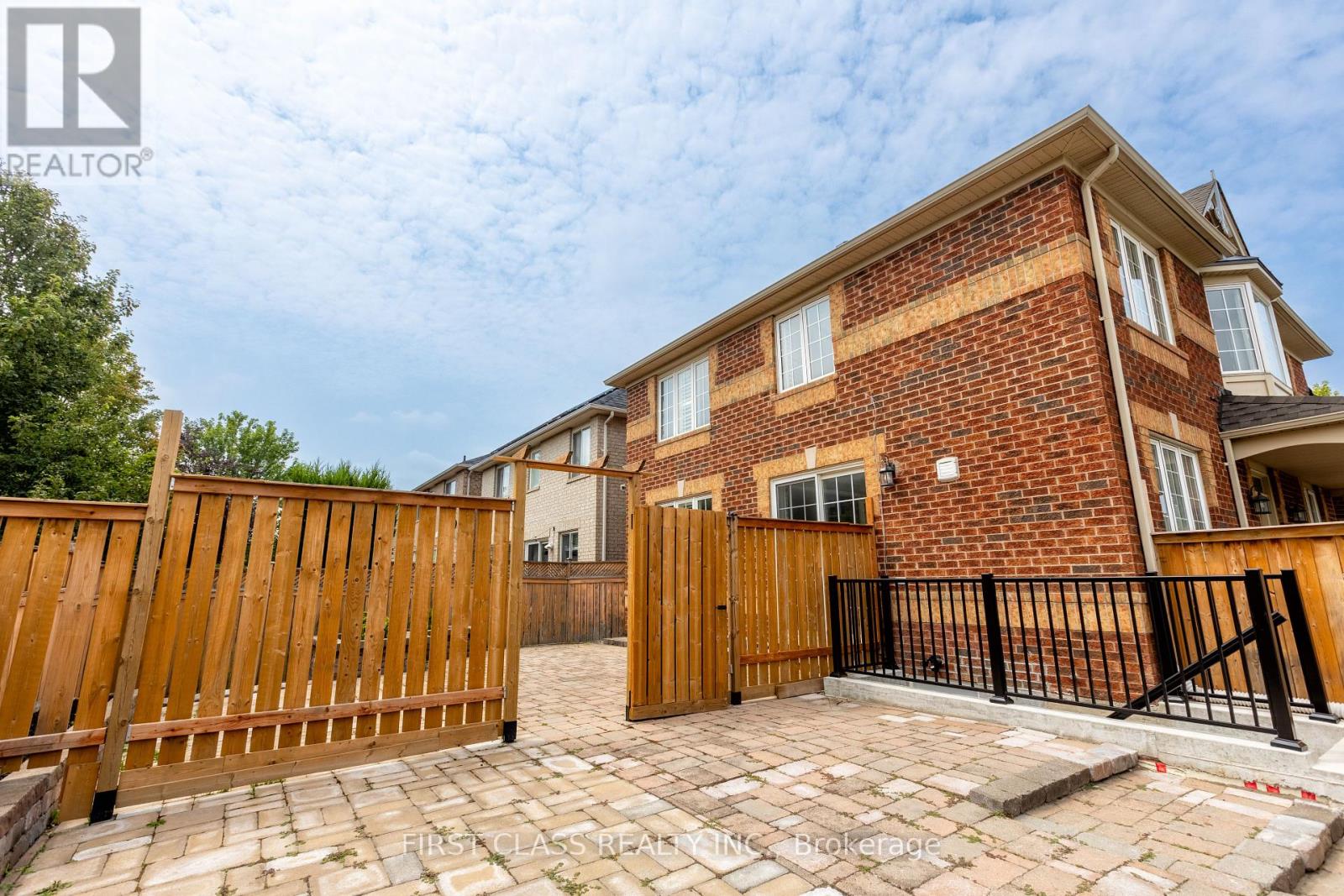 Photo 6 of 802 Yates Drive, Milton ON