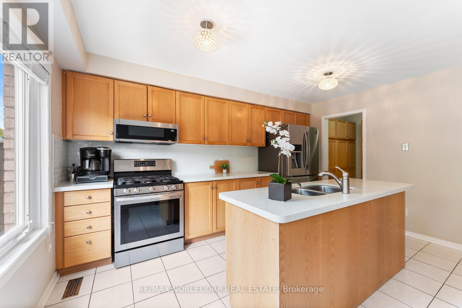 Photo 14 of 44 Hanton Crescent, Caledon ON