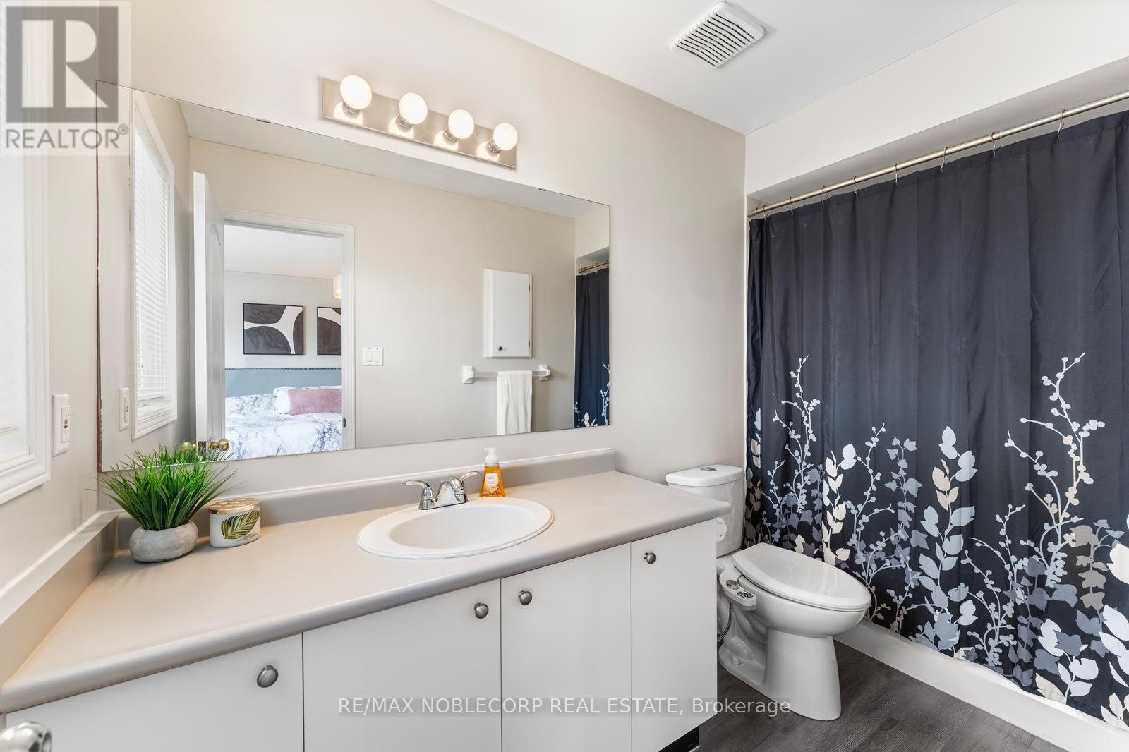 Photo 21 of 44 Hanton Crescent, Caledon ON