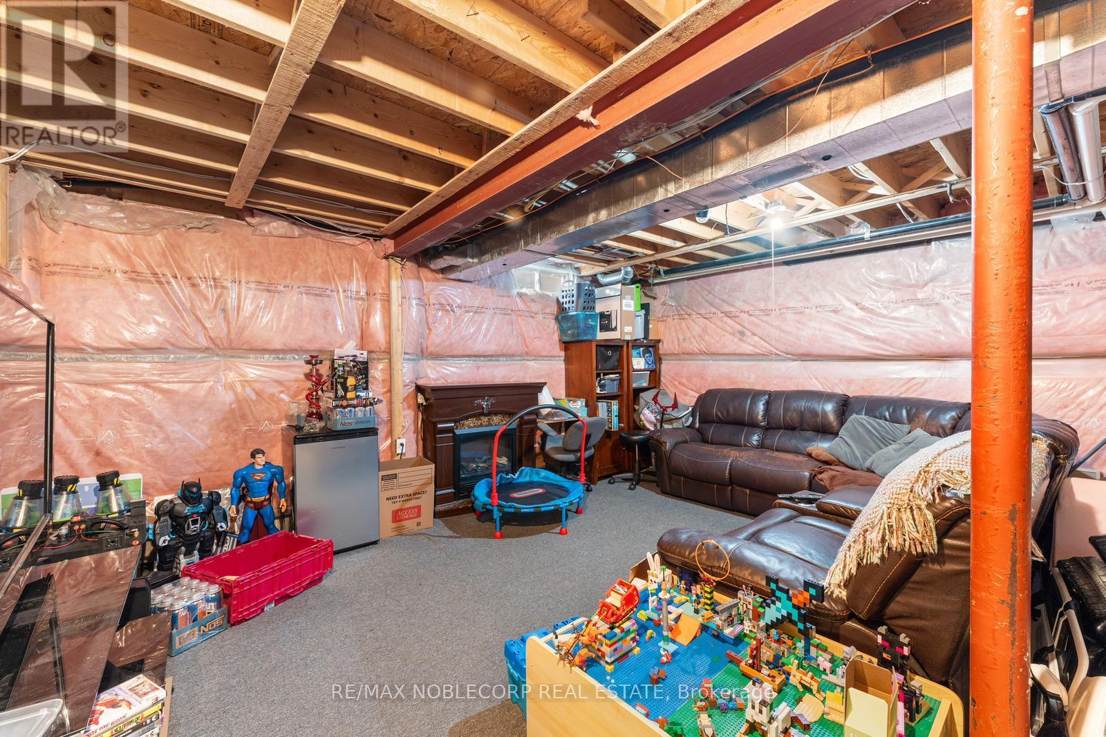 Photo 26 of 44 Hanton Crescent, Caledon ON