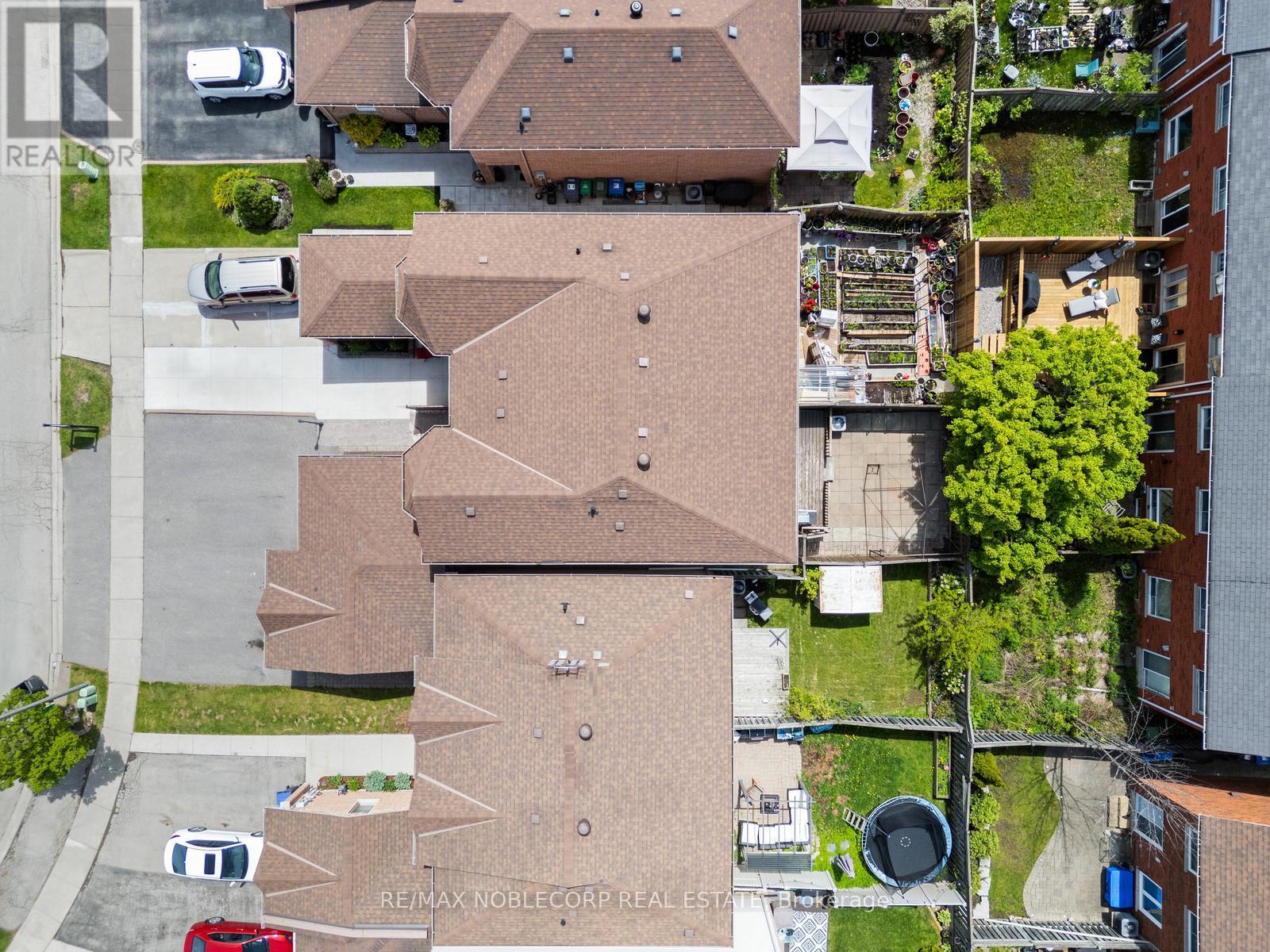 Photo 33 of 44 Hanton Crescent, Caledon ON