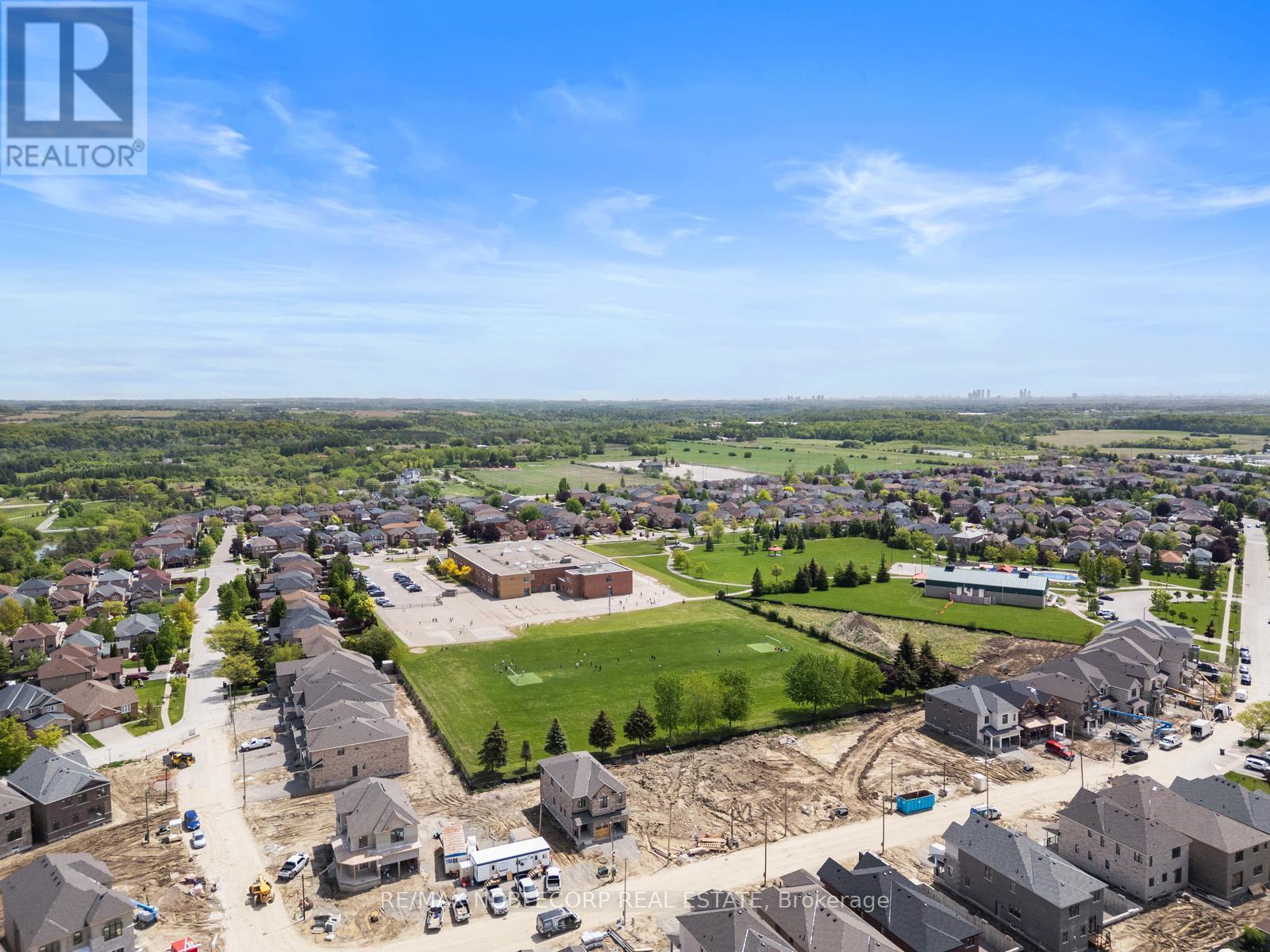 Photo 34 of 44 Hanton Crescent, Caledon ON