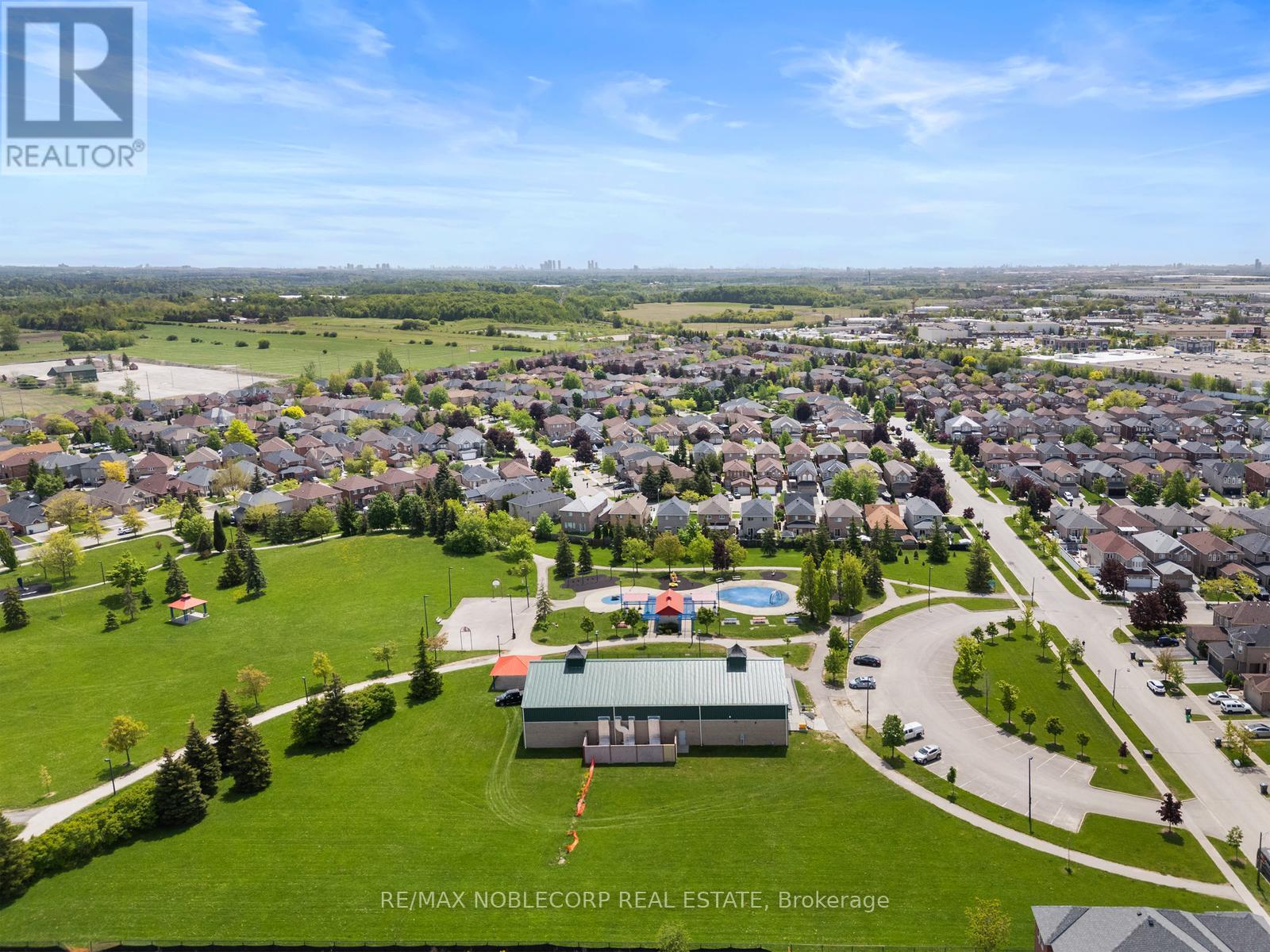 Photo 35 of 44 Hanton Crescent, Caledon ON