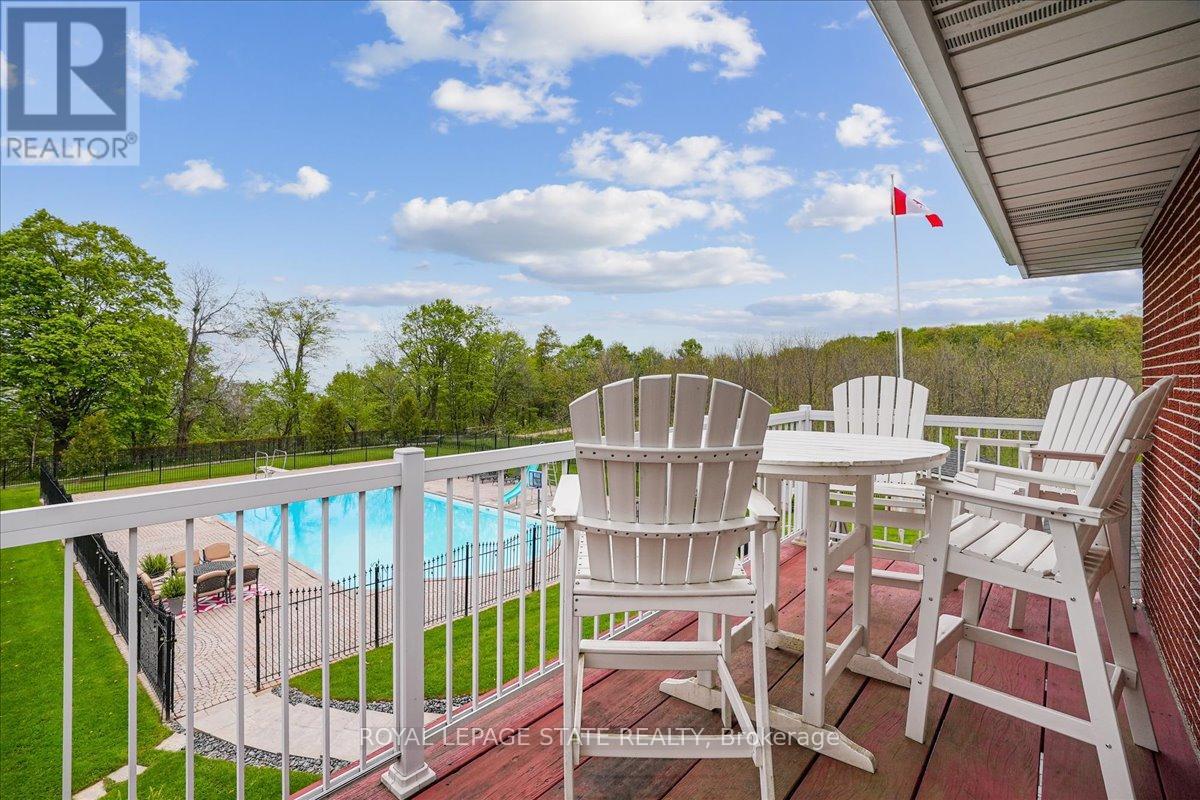 Photo 48 of 10 Azalea Court, Hamilton ON
