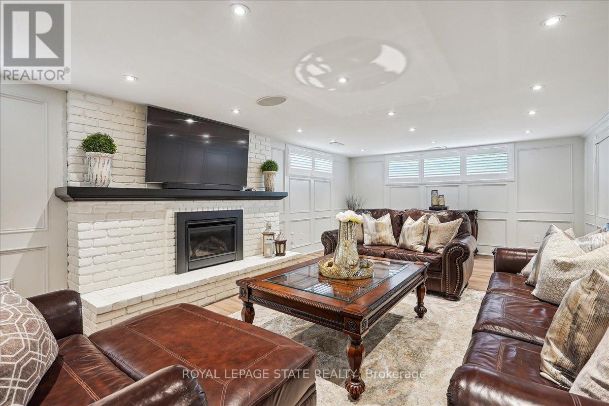 Photo 17 of 10 Azalea Court, Hamilton ON
