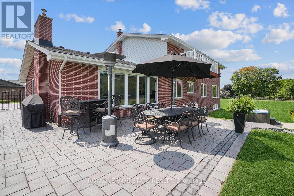 Photo 37 of 10 Azalea Court, Hamilton ON