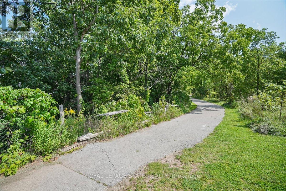 Photo 13 of 10 Azalea Court, Hamilton ON