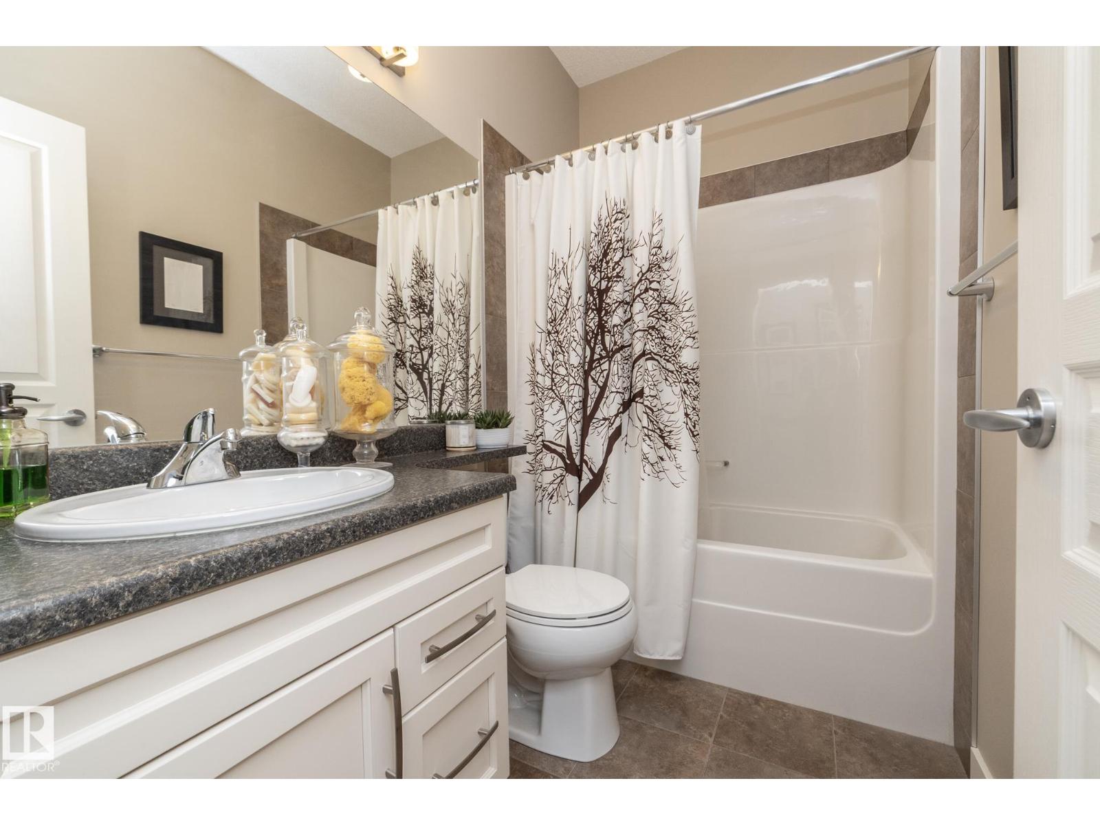 Photo 11 of 402 2207 44 Av Nw, Edmonton AB