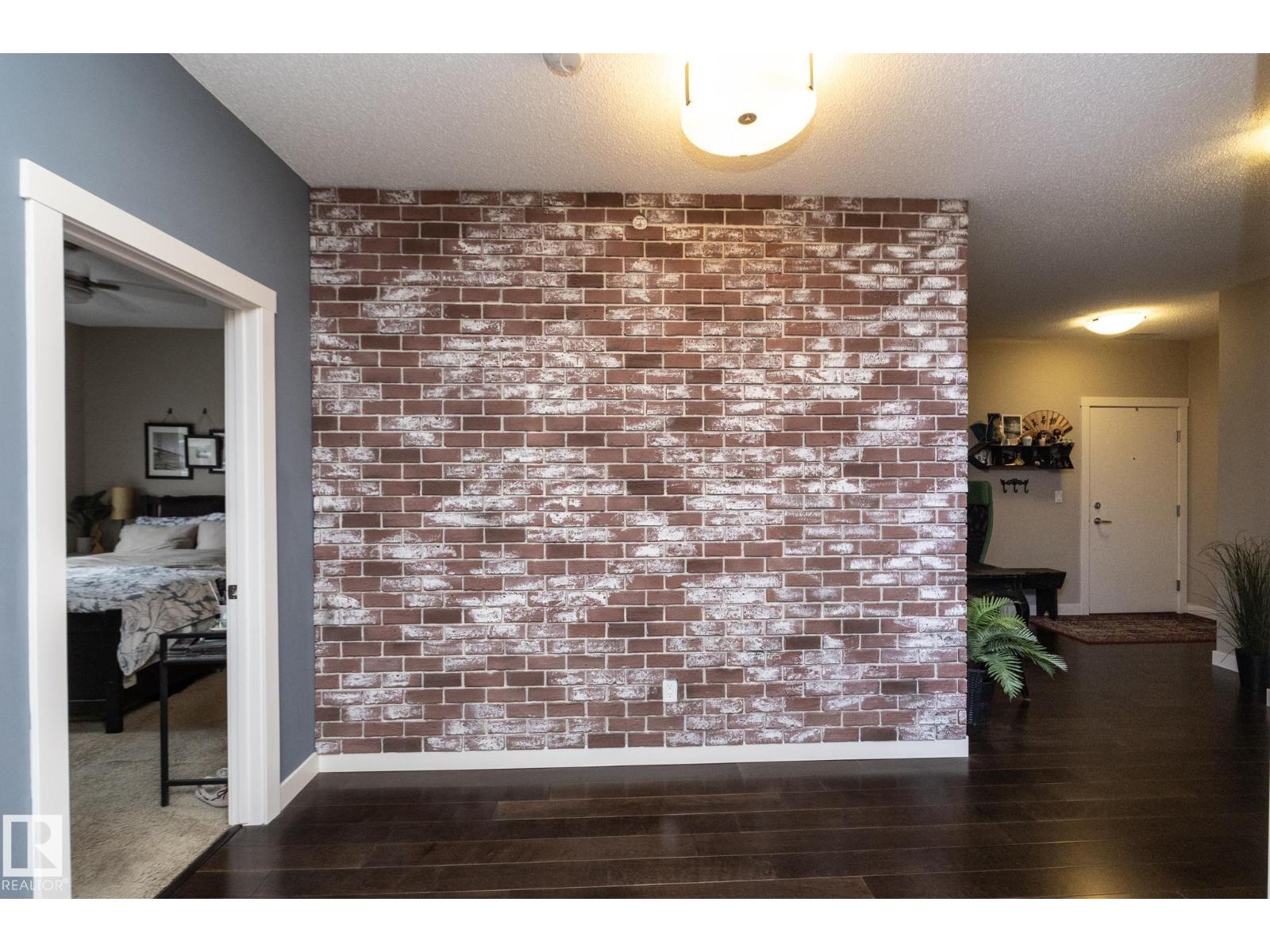 Photo 12 of 402 2207 44 Av Nw, Edmonton AB