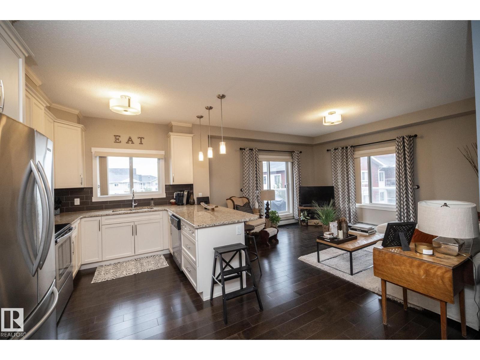Photo 16 of 402 2207 44 Av Nw, Edmonton AB