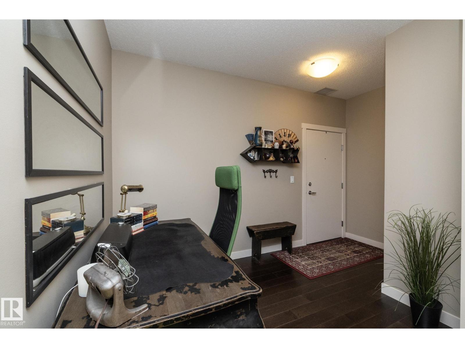 Photo 3 of 402 2207 44 Av Nw, Edmonton AB