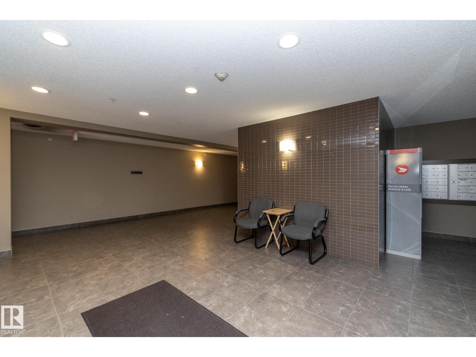 Photo 44 of 402 2207 44 Av Nw, Edmonton AB
