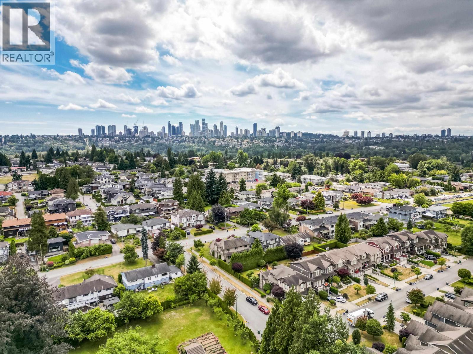 Photo 2 of 5540 Laurel Street, Burnaby BC