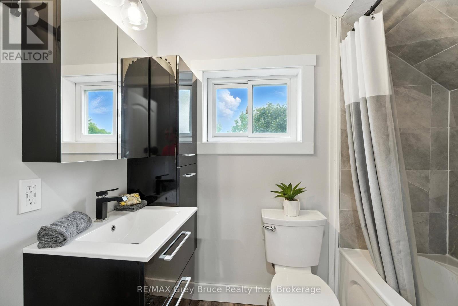 Photo 31 of 1857 6th Avenue E, Owen Sound ON
