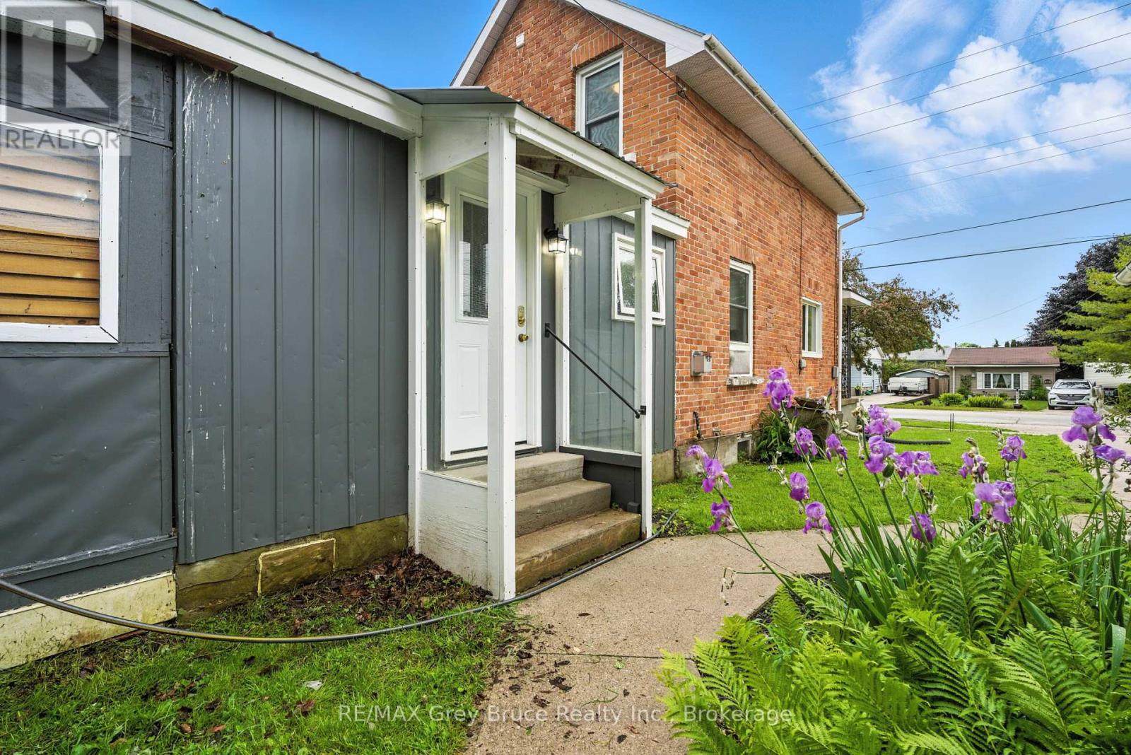 Photo 2 of 1857 6th Avenue E, Owen Sound ON