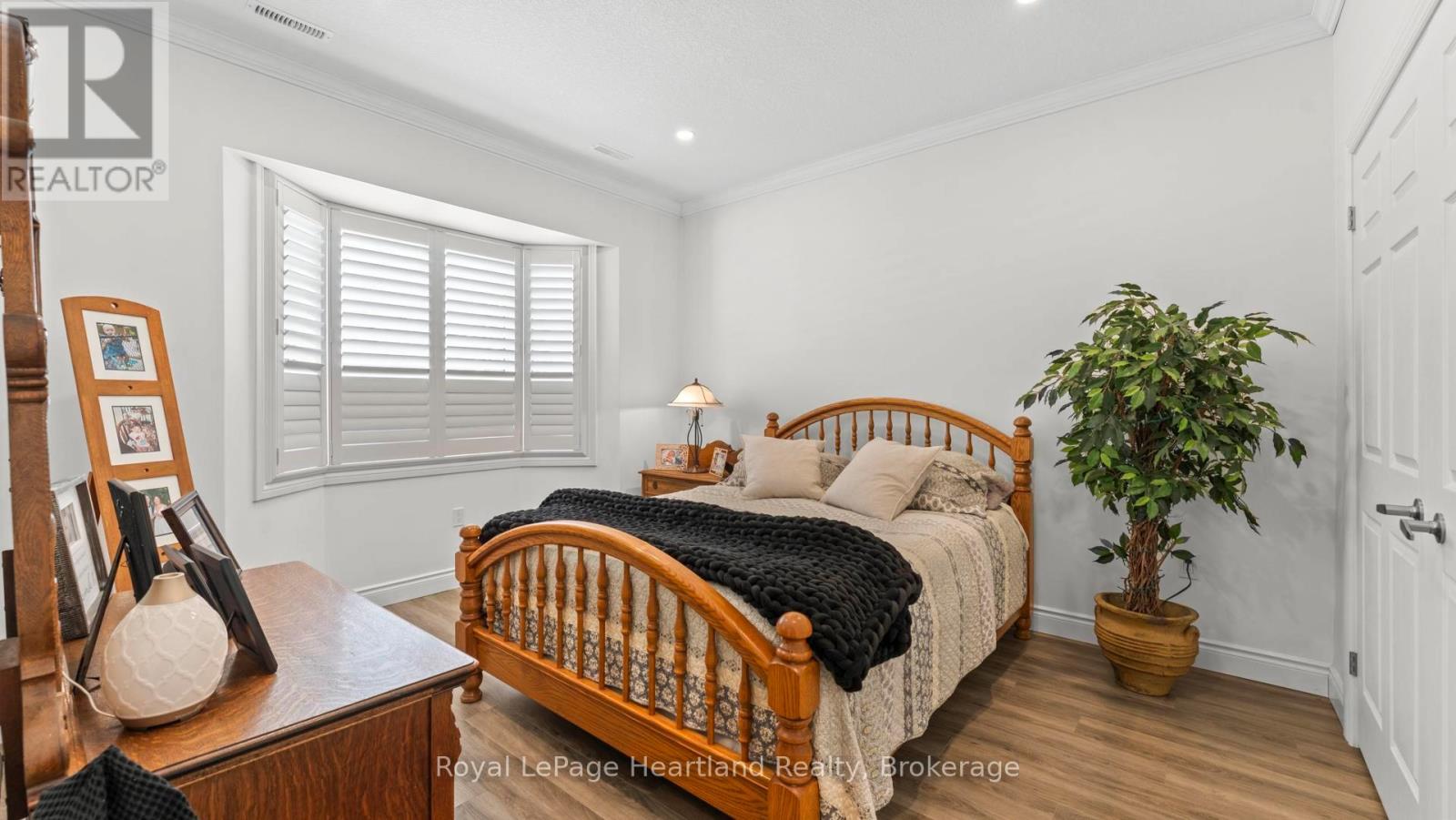Photo 2 of 50 Bayfield Mews Lane, Bluewater ON