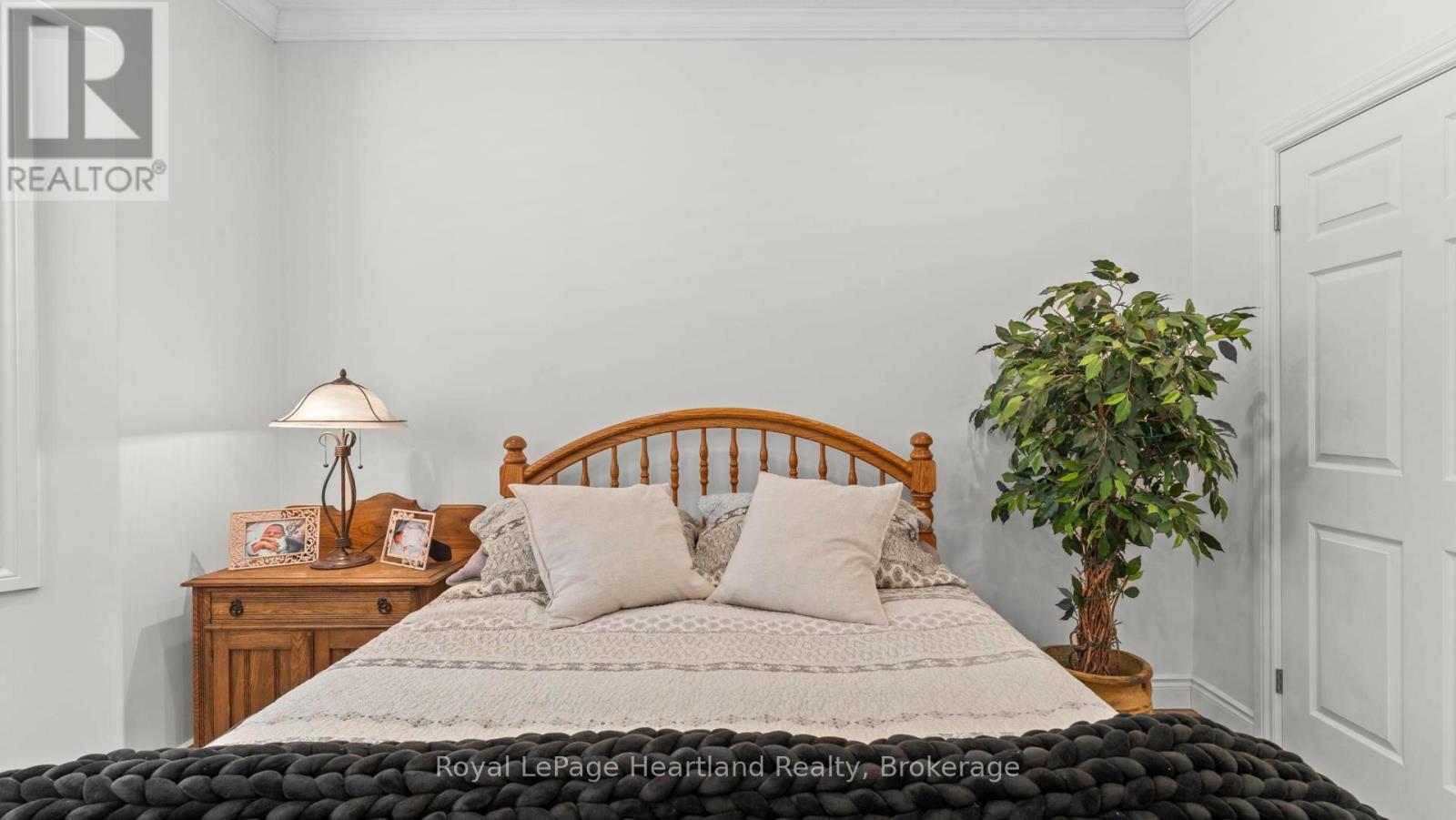 Photo 8 of 50 Bayfield Mews Lane, Bluewater ON