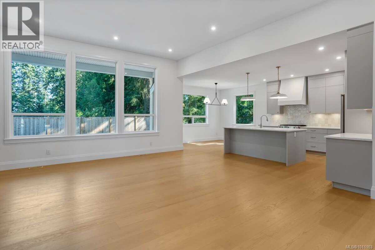 Photo 10 of 7436 Lantzville Rd, Lantzville BC