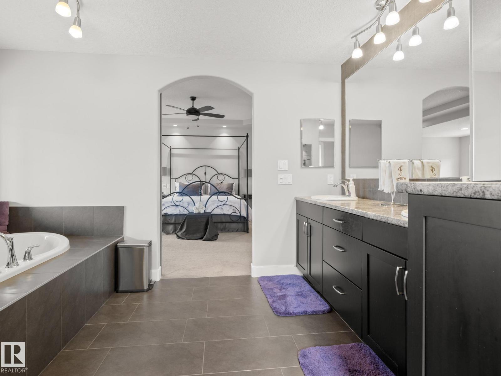 Photo 9 of 8816 208 St Nw, Edmonton AB