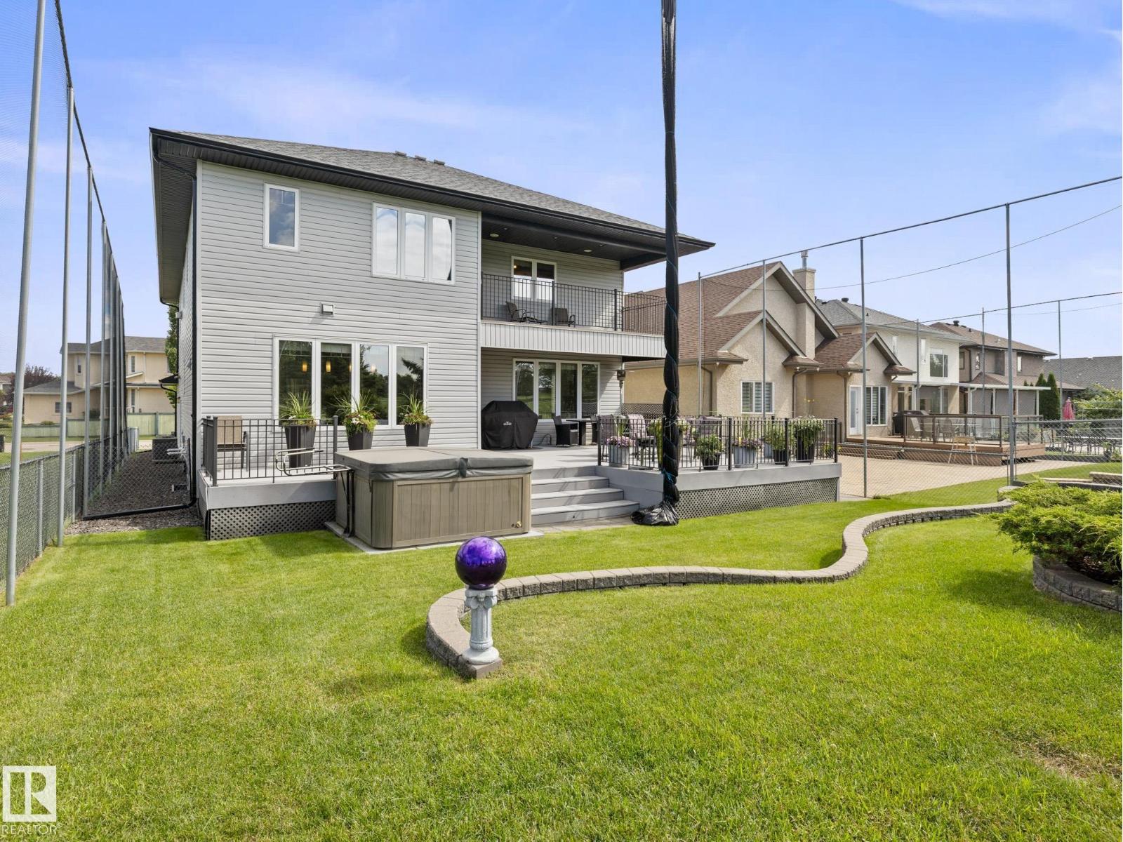 Photo 8 of 8816 208 St Nw, Edmonton AB