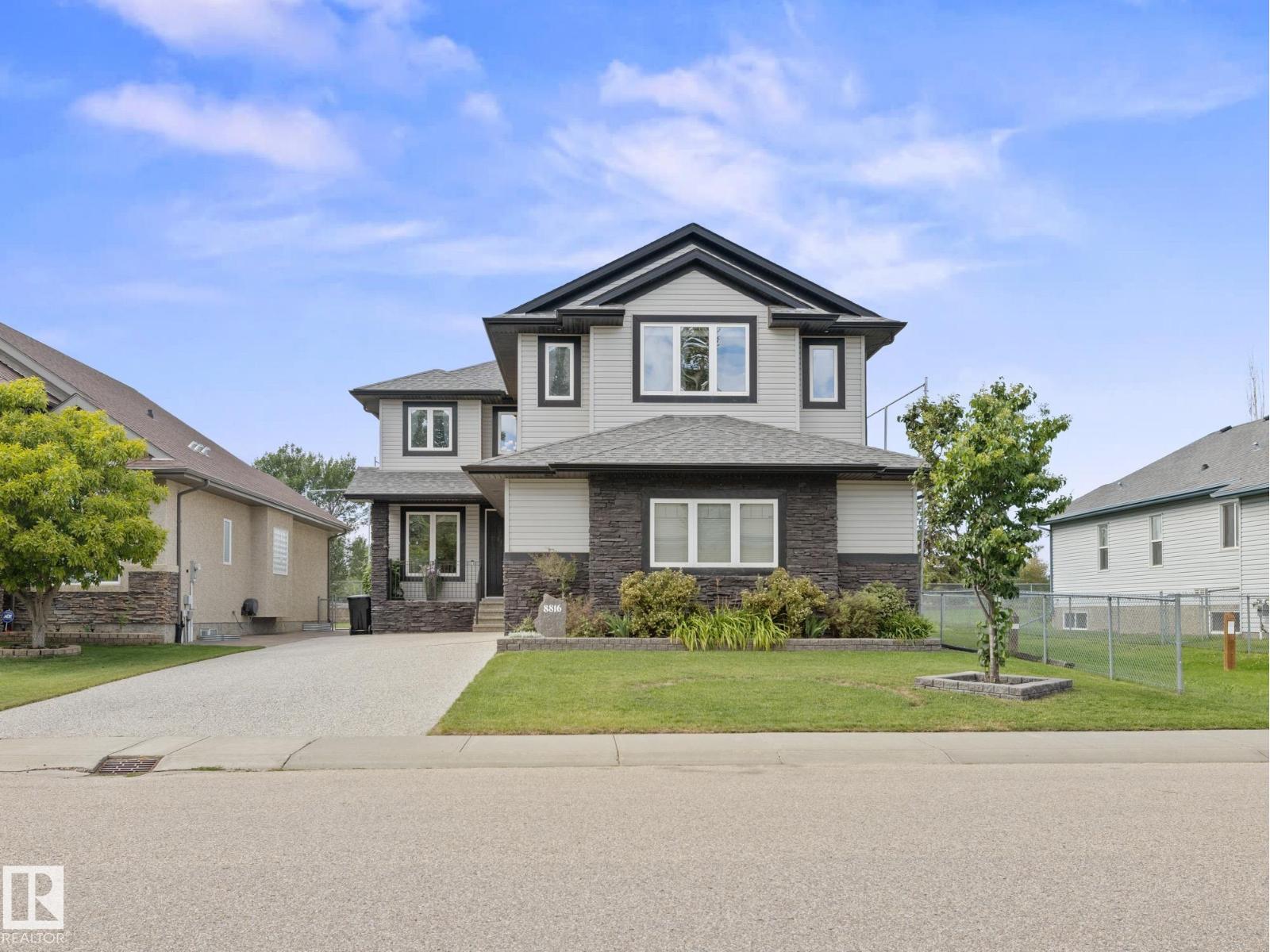 Photo 26 of 8816 208 St Nw, Edmonton AB