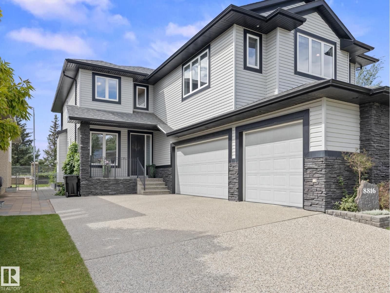 Photo 5 of 8816 208 St Nw, Edmonton AB