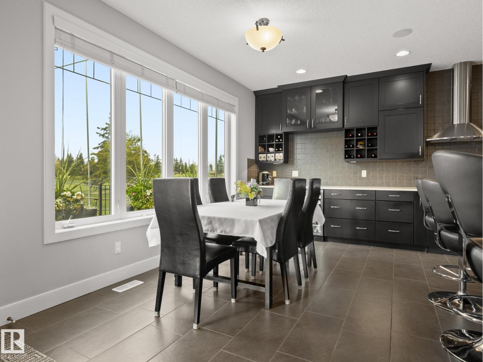 Photo 7 of 8816 208 St Nw, Edmonton AB