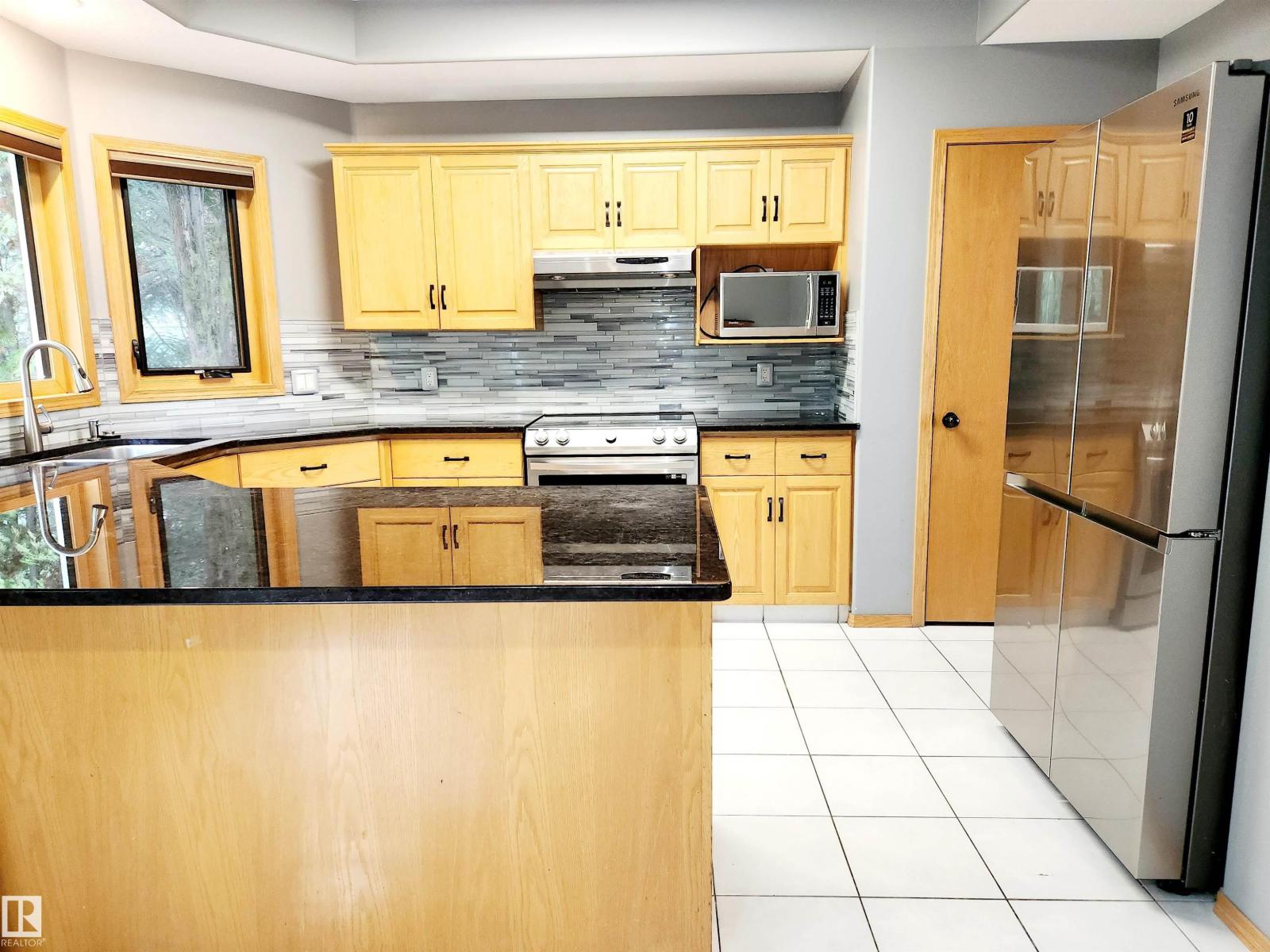 Photo 11 of 1509 Wellwood Wy Nw, Edmonton AB