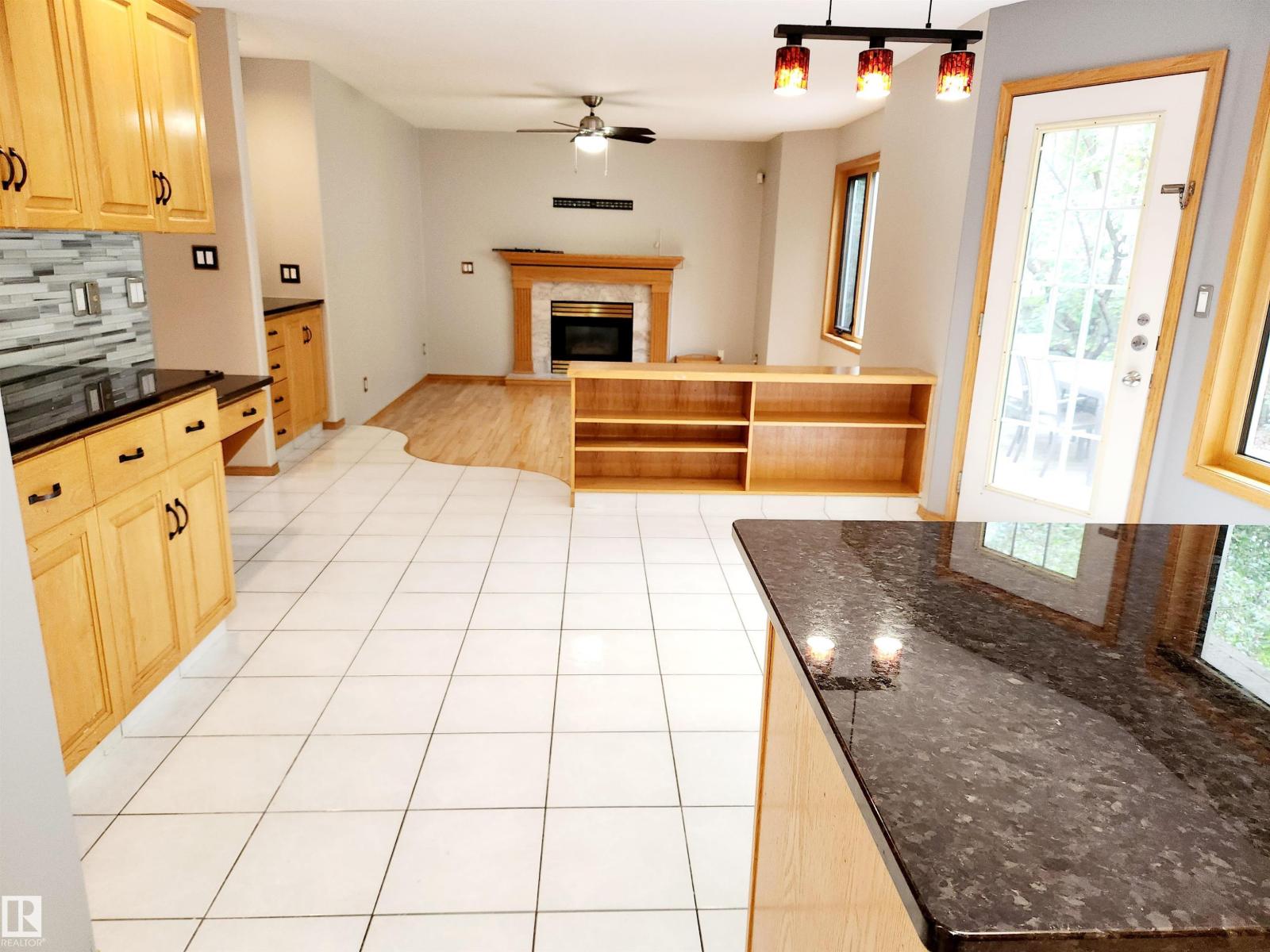 Photo 13 of 1509 Wellwood Wy Nw, Edmonton AB