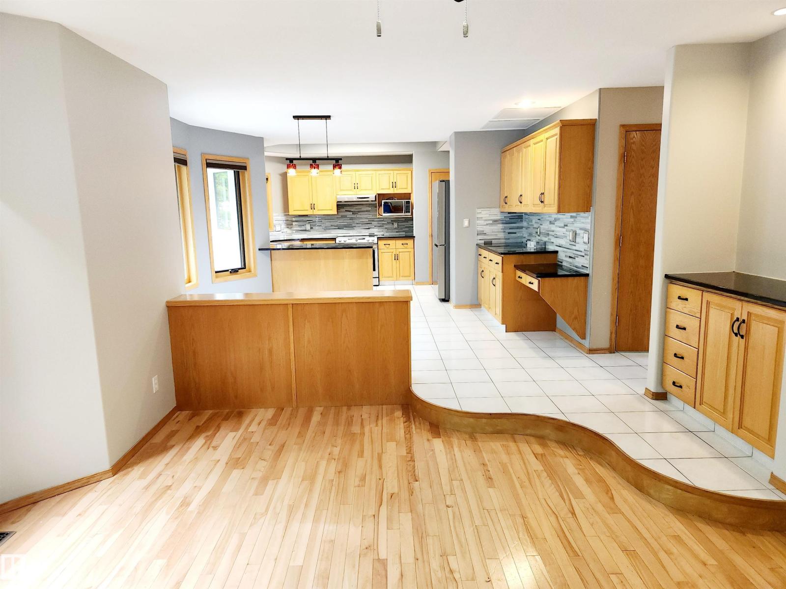 Photo 18 of 1509 Wellwood Wy Nw, Edmonton AB