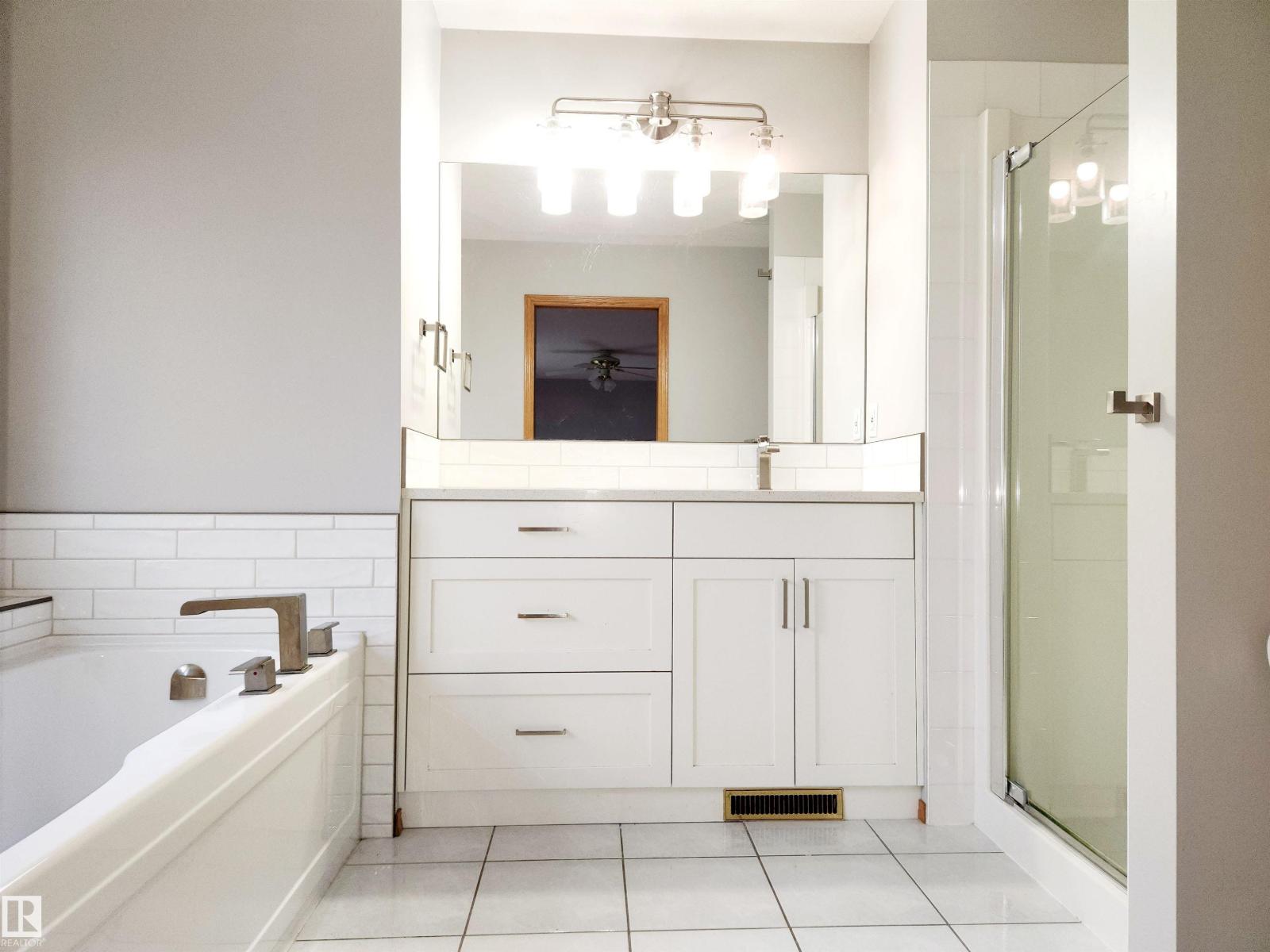 Photo 23 of 1509 Wellwood Wy Nw, Edmonton AB