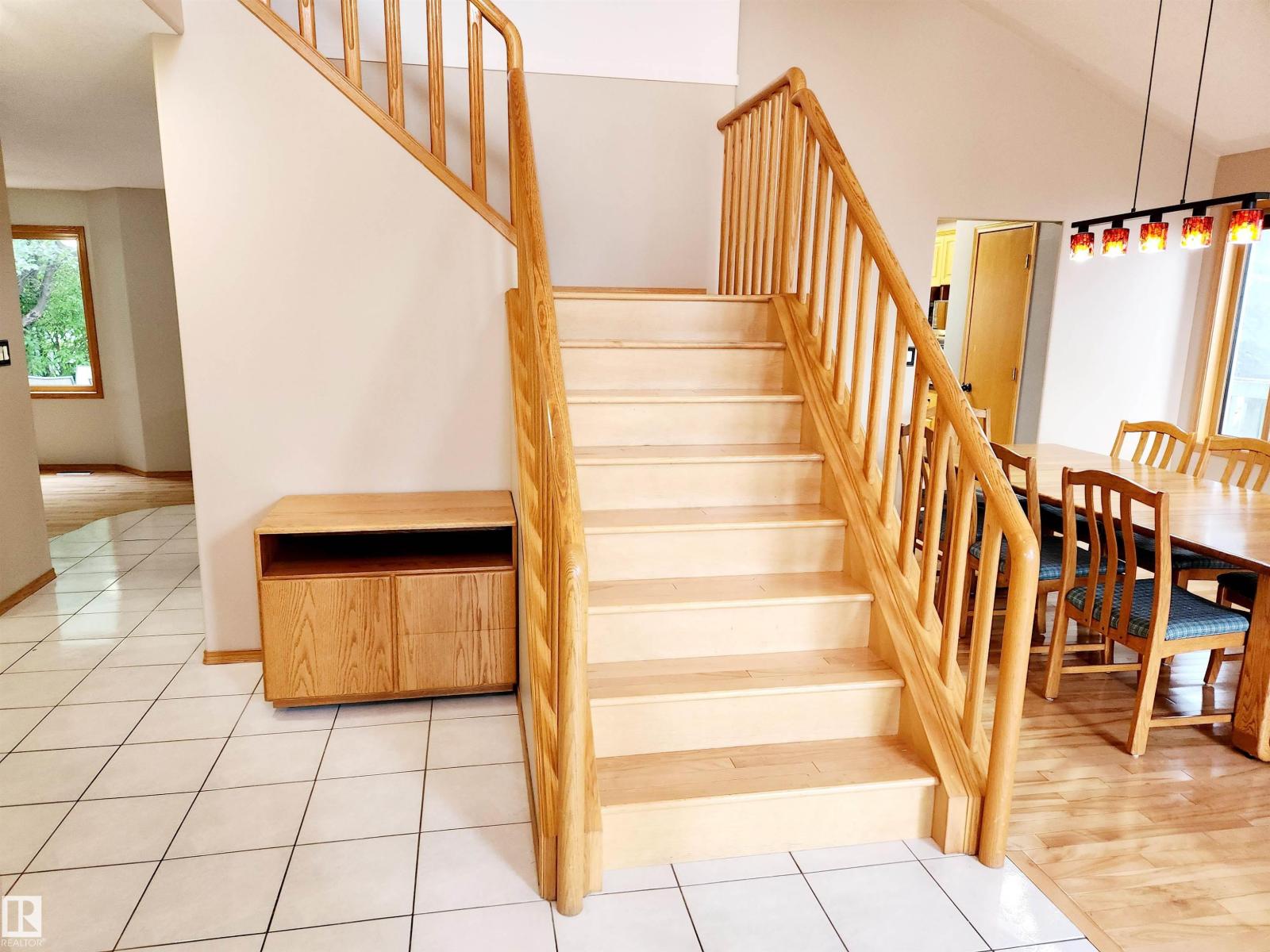 Photo 5 of 1509 Wellwood Wy Nw, Edmonton AB
