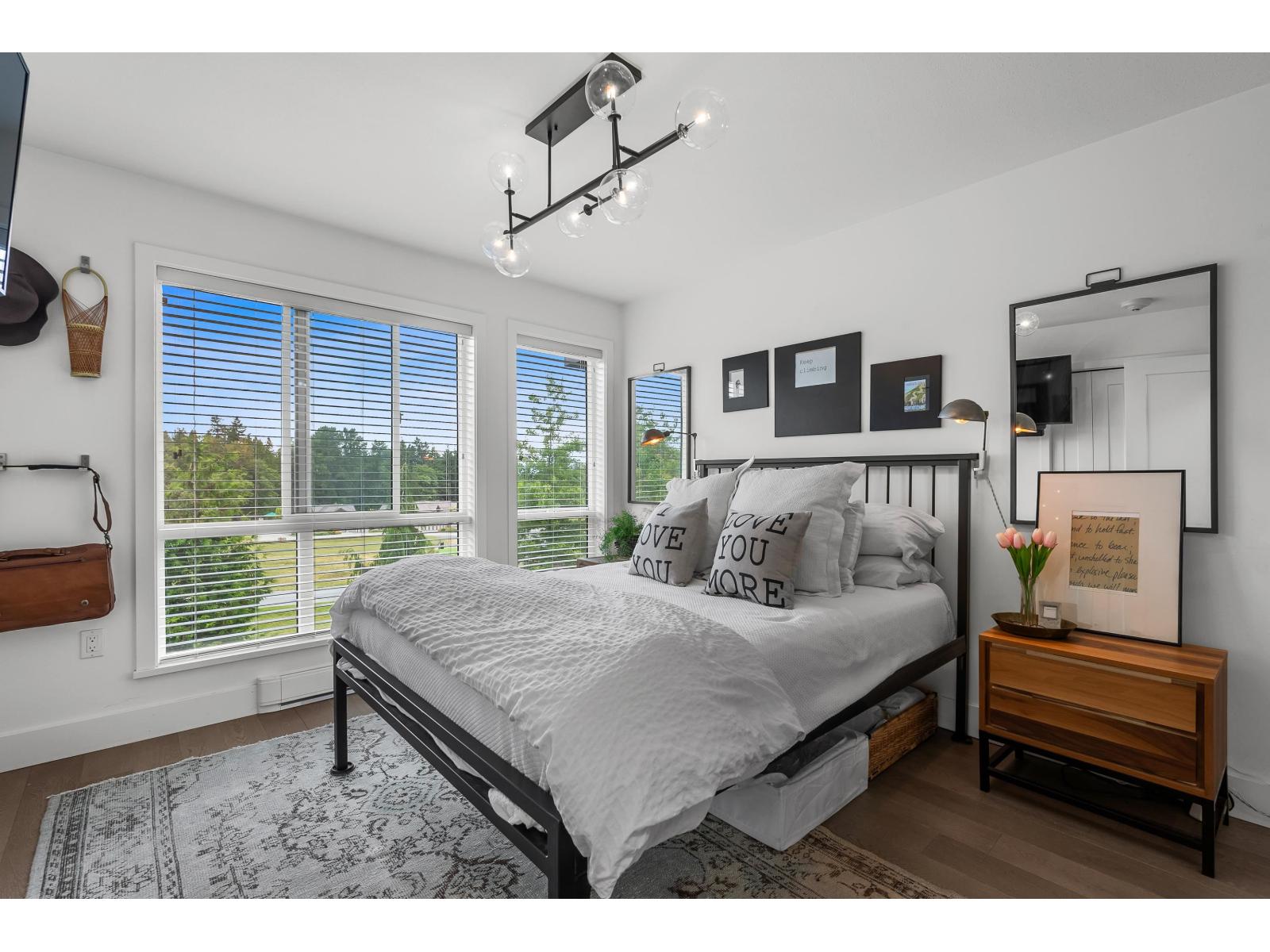 Photo 11 of 53 15775 Mountain View Drive, Surrey BC