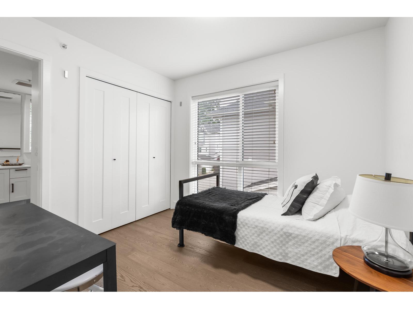 Photo 12 of 53 15775 Mountain View Drive, Surrey BC