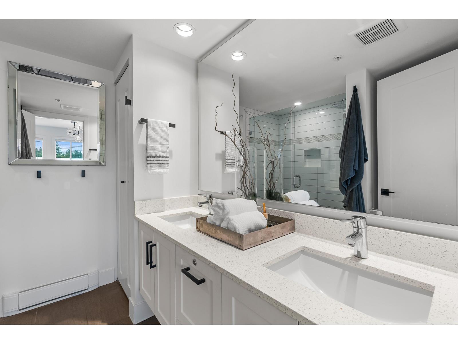 Photo 31 of 53 15775 Mountain View Drive, Surrey BC