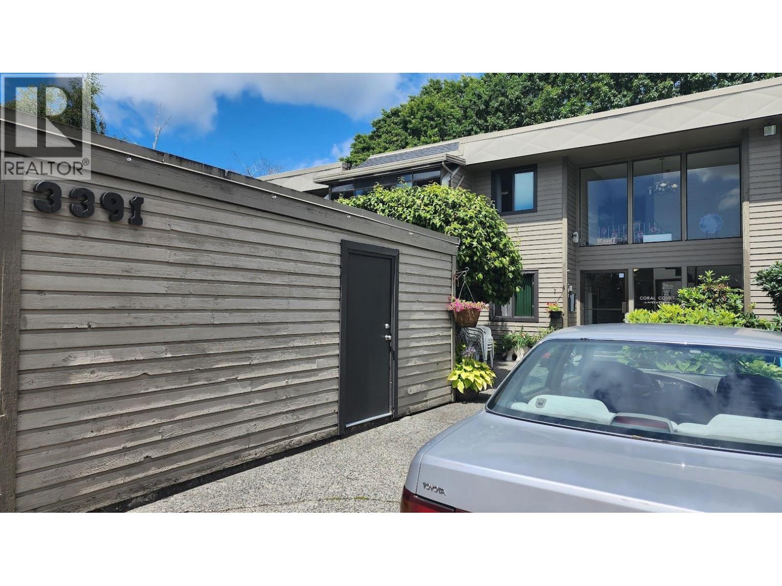 Photo 3 of 204 3391 Springfield Drive, Richmond BC